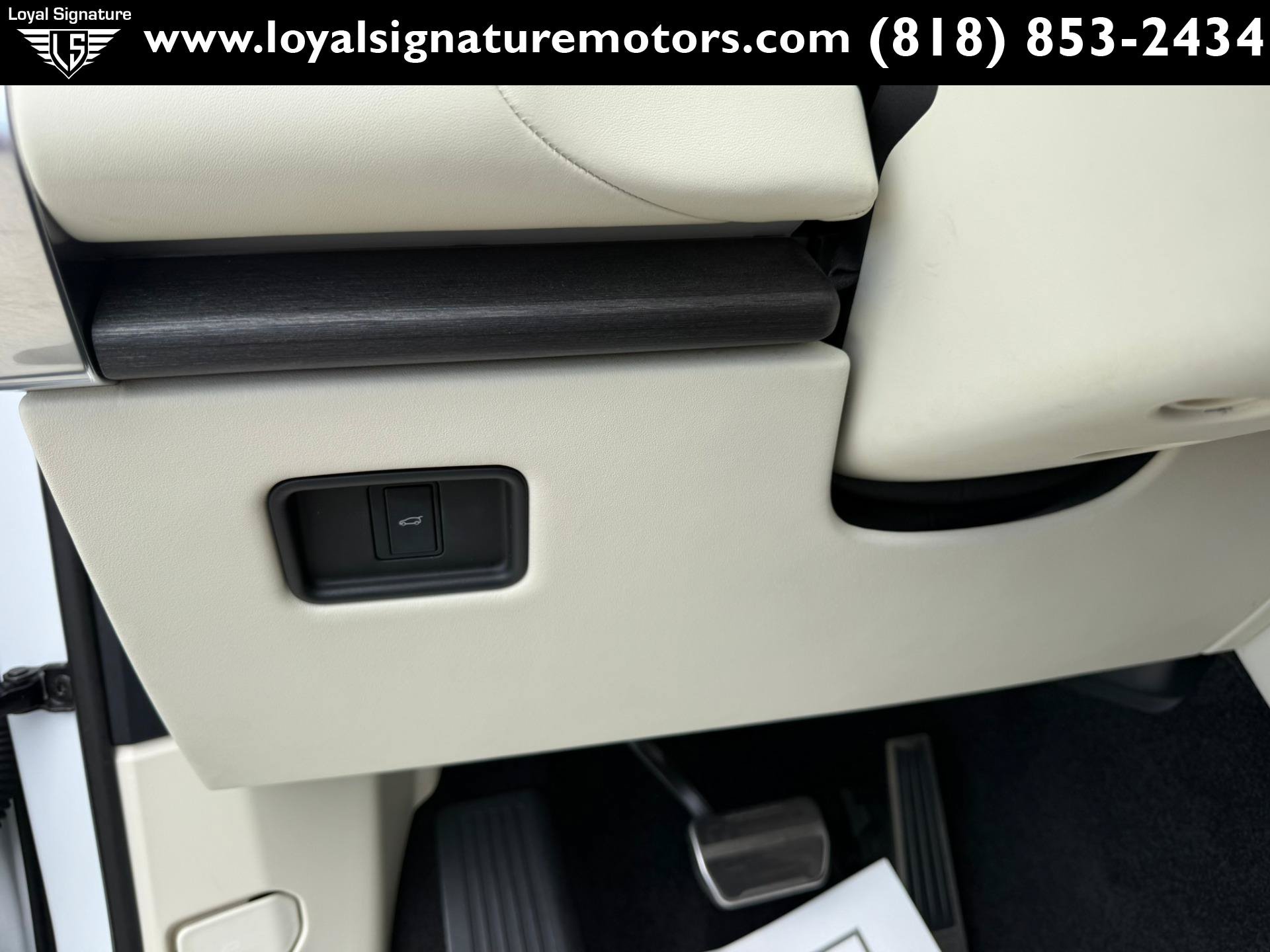 Used 2022 Land Rover Range Rover Long Wheelbase SE AWD/4WD image 32