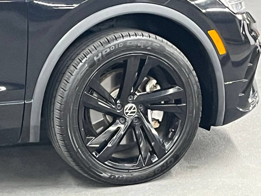 Certified 2023 Volkswagen Tiguan SE R-Line FWD image 38