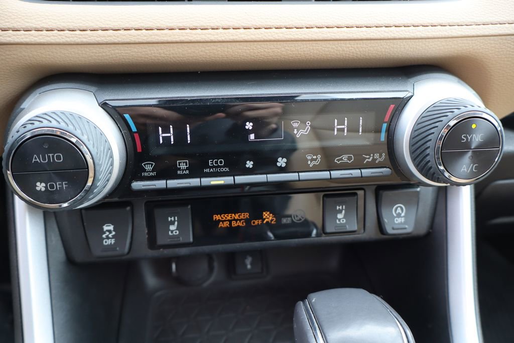 Used 2020 Toyota RAV4 XLE Premium image 23