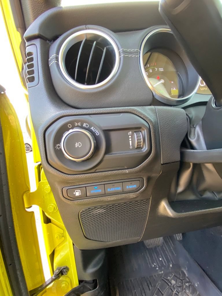 Used 2023 Jeep Wrangler Unlimited Rubicon 4xe AWD/4WD image 13