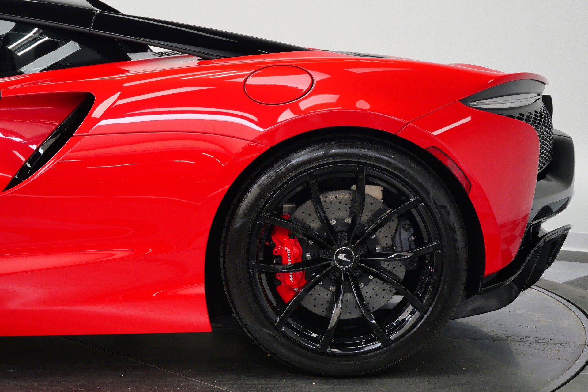 Used 2024 McLaren Artura image 44