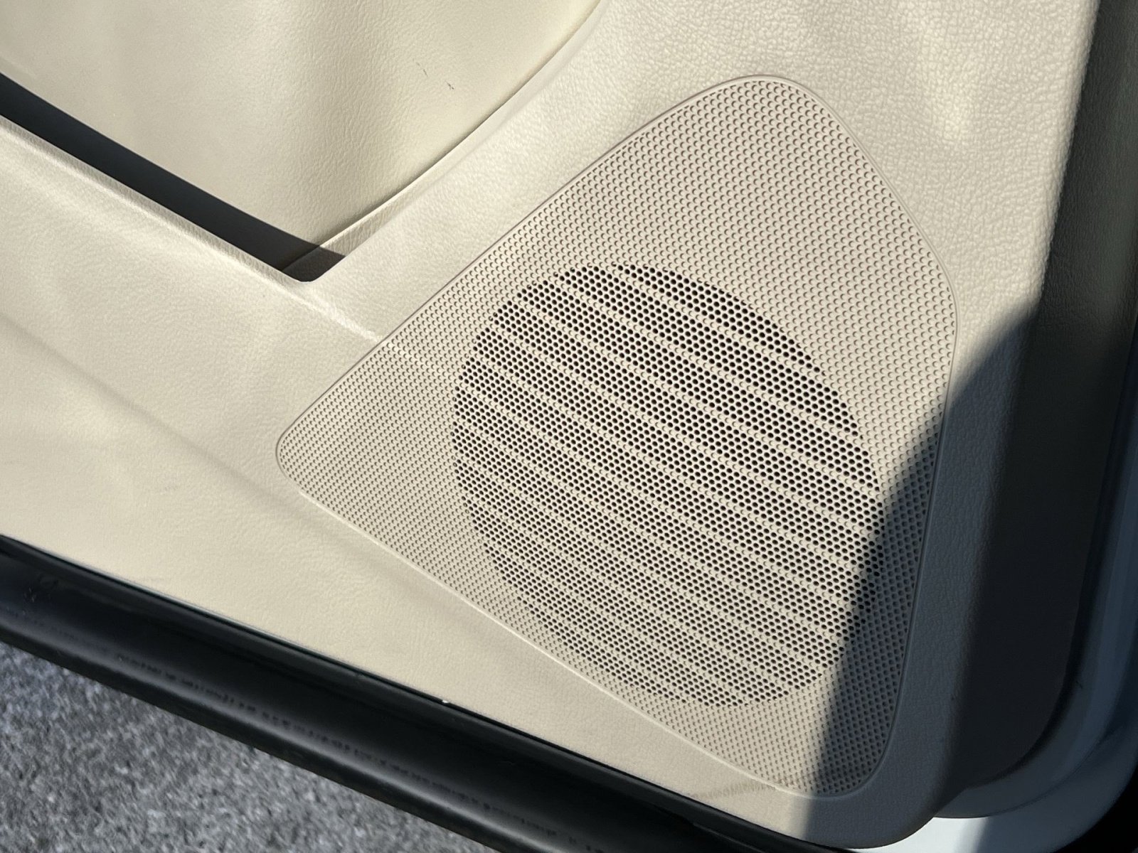 Used 2017 Volkswagen Tiguan S image 32