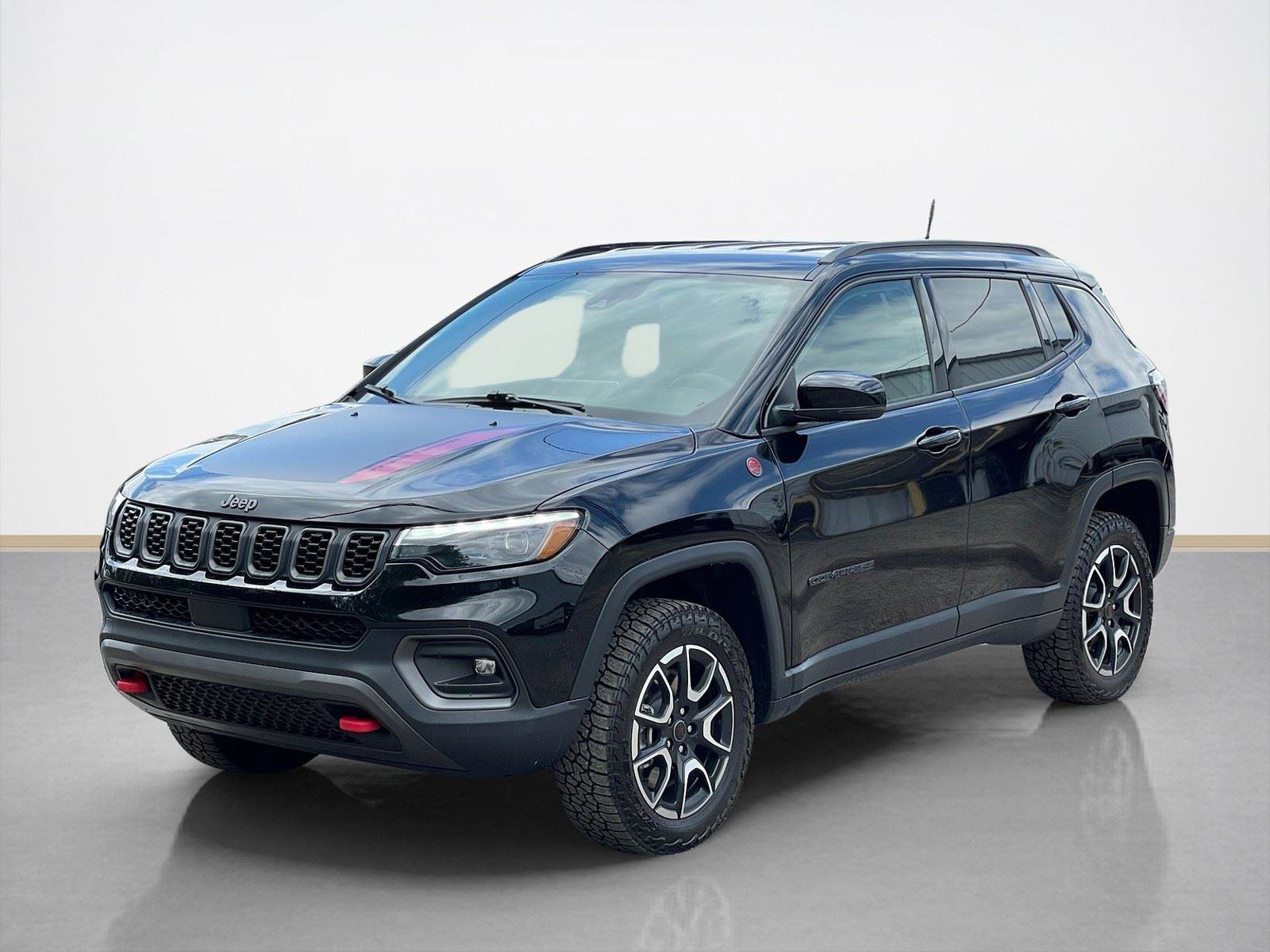 Used 2025 Jeep Compass Trailhawk w/ Trailhawk Elite Group image 3