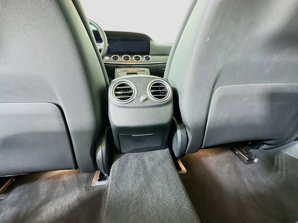 Used 2021 Mercedes-Benz E 350 Sedan image 27