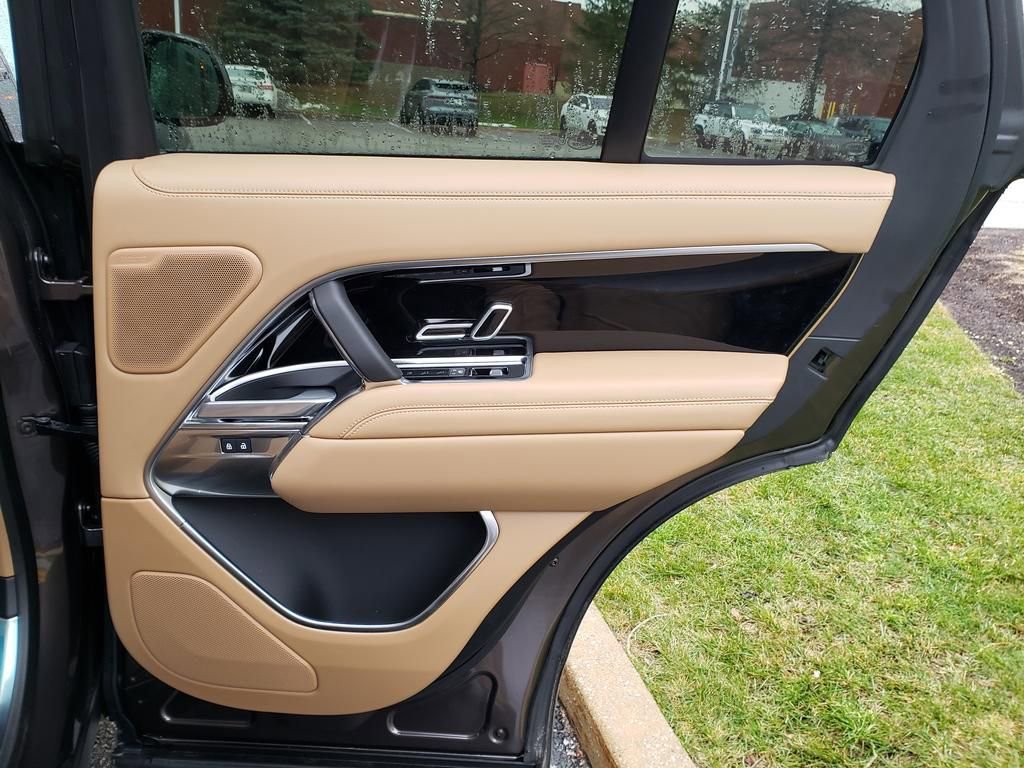 New 2025 Land Rover Range Rover SE image 13