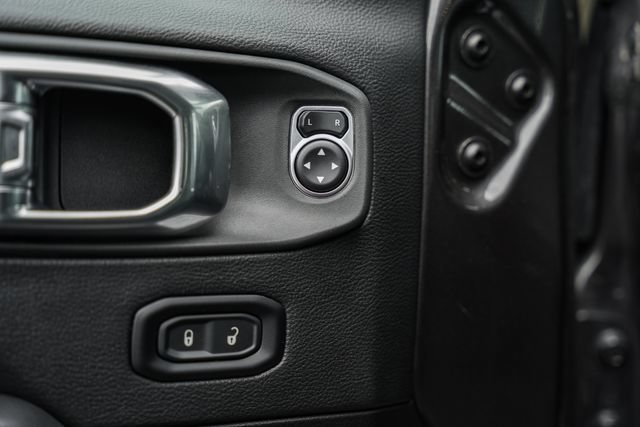Used 2025 Jeep Wrangler Unlimited Sahara AWD/4WD image 45