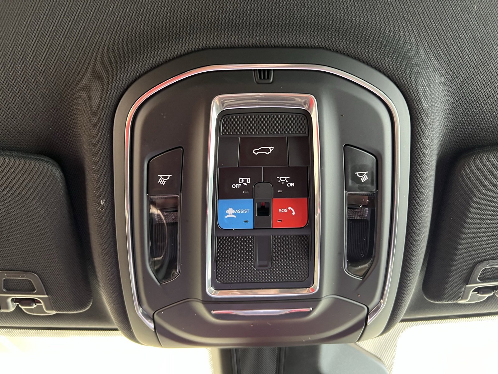 Used 2024 Jeep Grand Cherokee L Limited w/ Black Appearance Package image 26