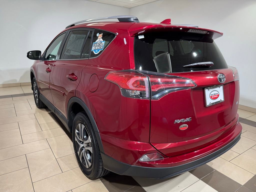 Used 2018 Toyota RAV4 LE image 3