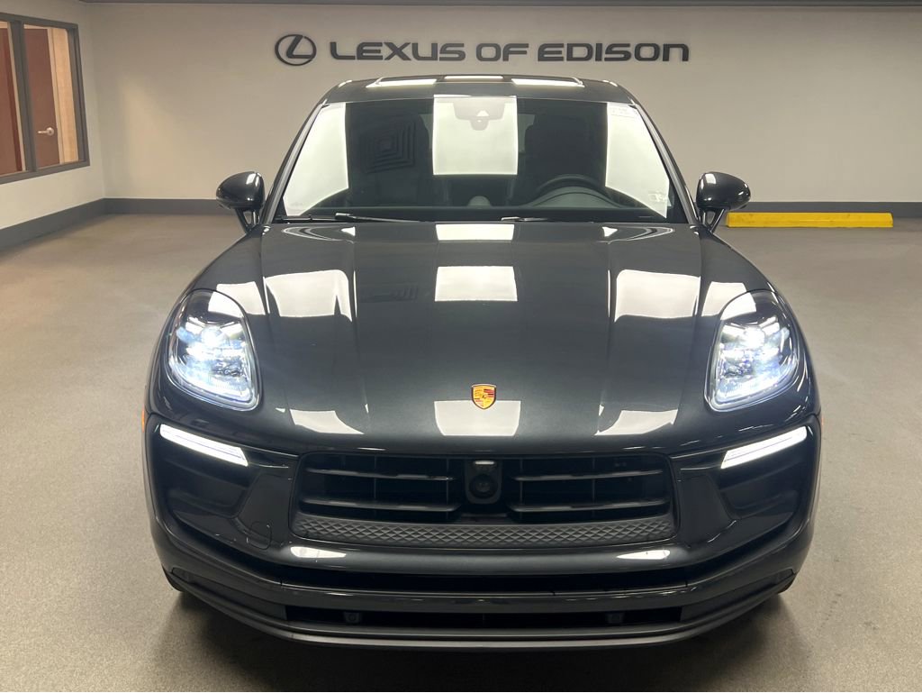 Used 2023 Porsche Macan image 2
