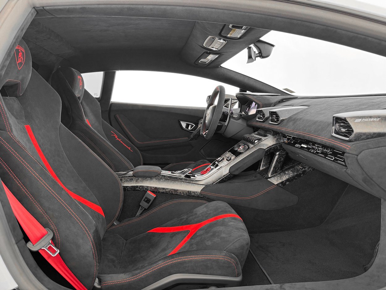 Used 2018 Lamborghini Huracan Performante AWD/4WD image 24