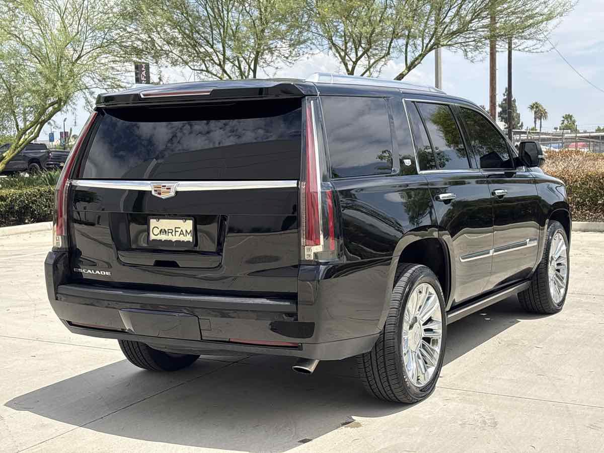 Used 2016 Cadillac Escalade Platinum AWD/4WD image 3