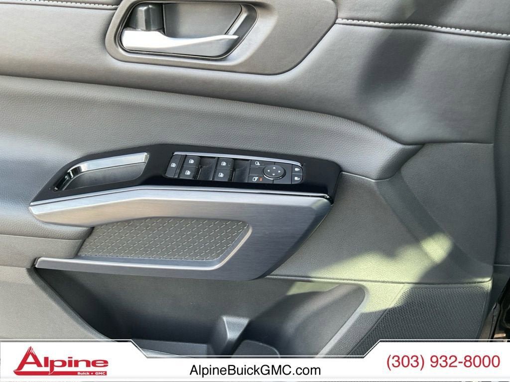 Used 2025 Nissan Pathfinder SL AWD/4WD image 19