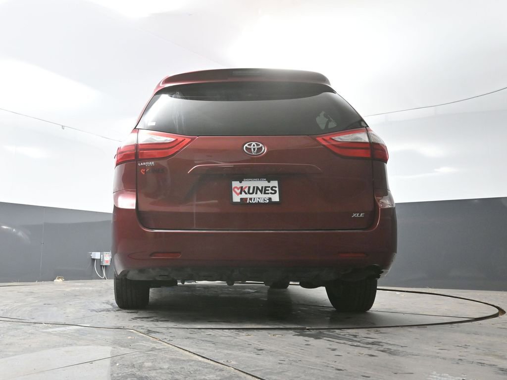 Used 2016 Toyota Sienna XLE image 29