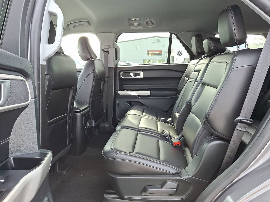 Used 2023 Ford Explorer XLT w/ Equipment Group 202A AWD/4WD image 13
