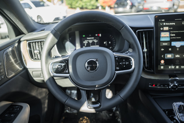 New 2027 Volvo XC60 B5 Plus AWD/4WD image 31