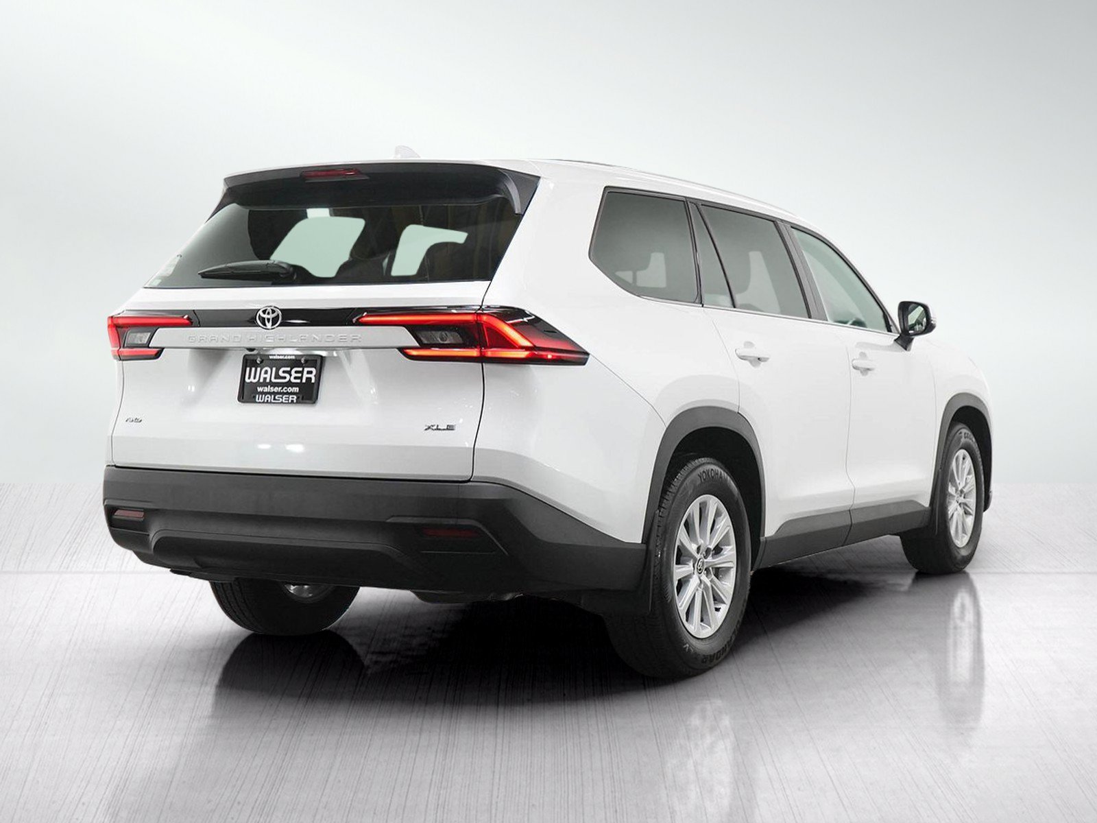 Used 2025 Toyota Grand Highlander AWD image 5