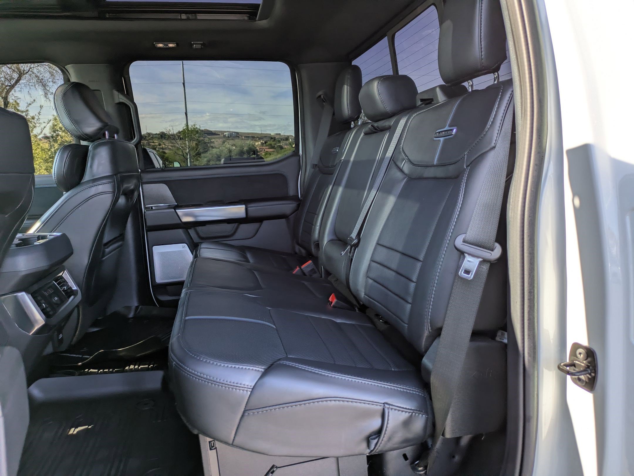 Used 2025 Ford F350 Platinum w/ FX4 Off-Road Package image 29