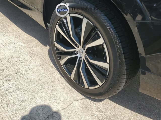 Certified 2024 Volvo XC60 B5 Plus AWD/4WD image 5