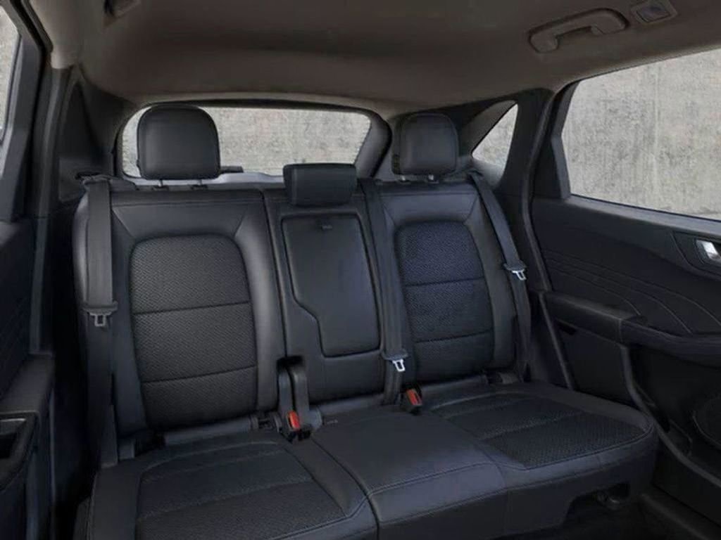 New 2025 Ford Escape SE w/ Class II Trailer Tow Package image 32
