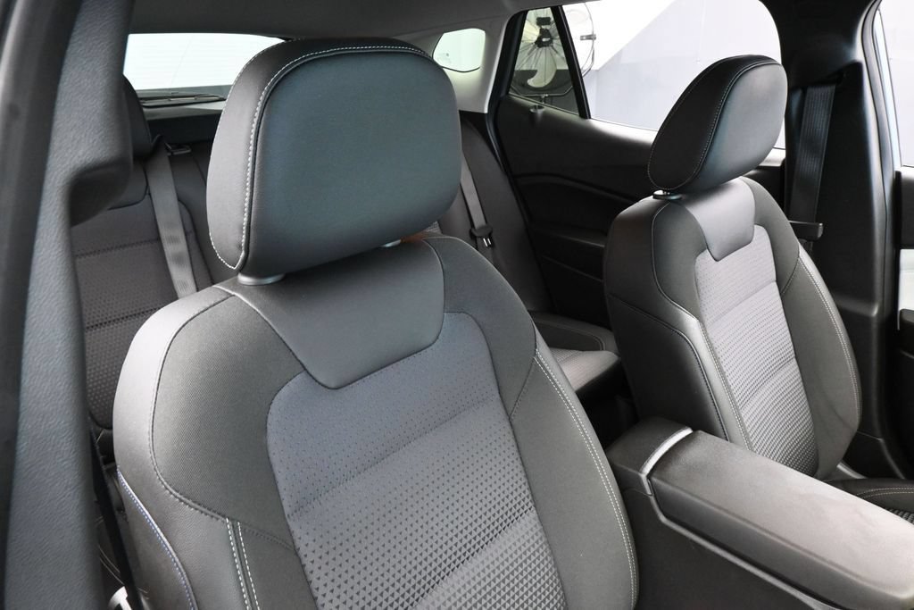 Used 2025 Chevrolet Trax LT w/ Driver Confidence Package FWD image 38