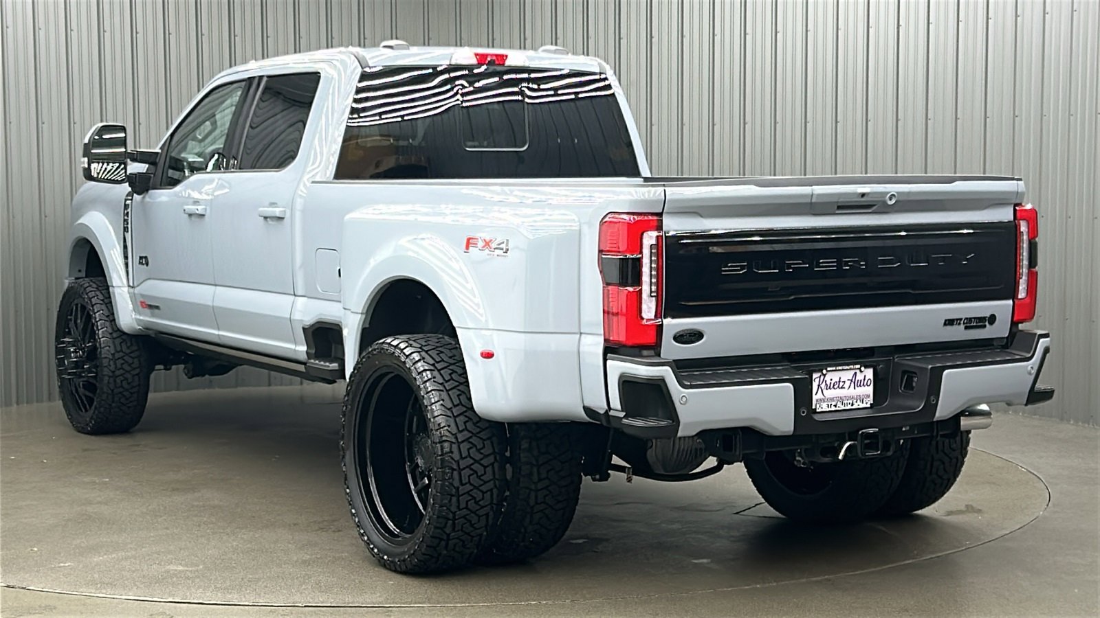 Used 2025 Ford F450 Platinum w/ FX4 Off-Road Package image 3