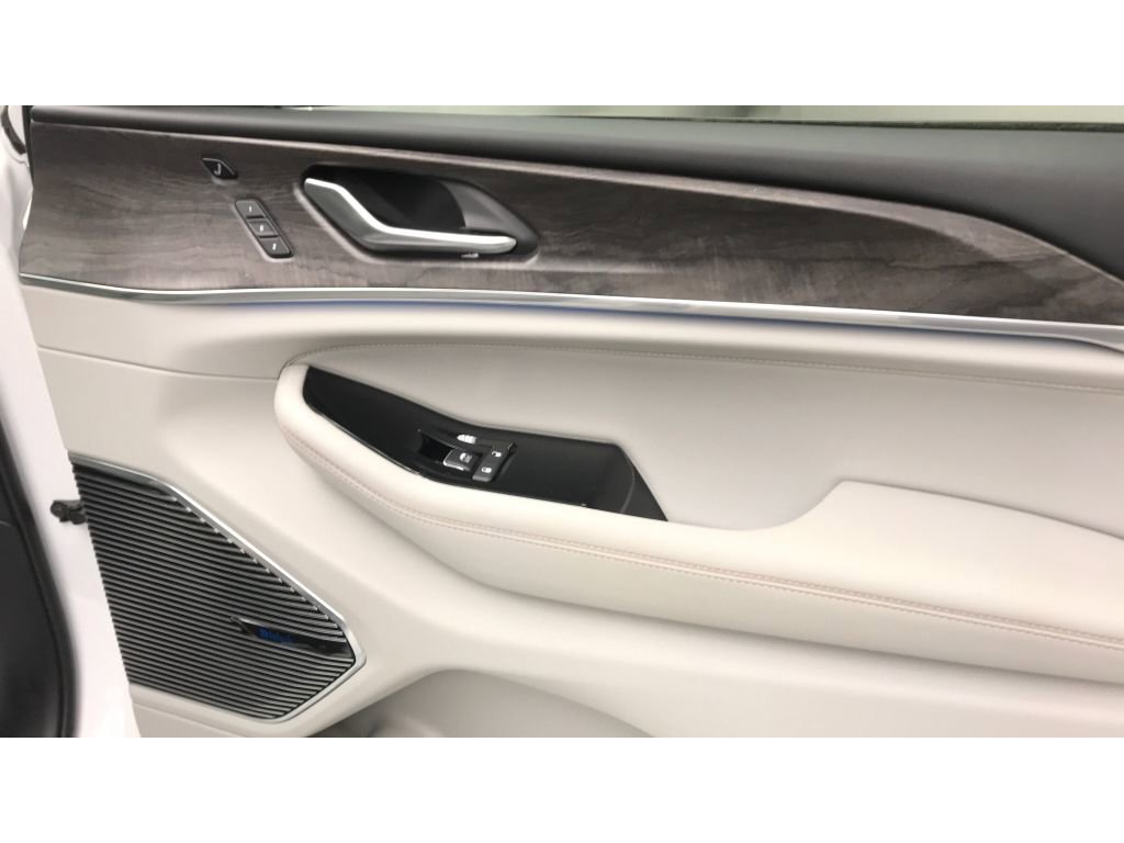 Used 2023 Jeep Grand Cherokee Overland w/ Adv Protech Group III image 30