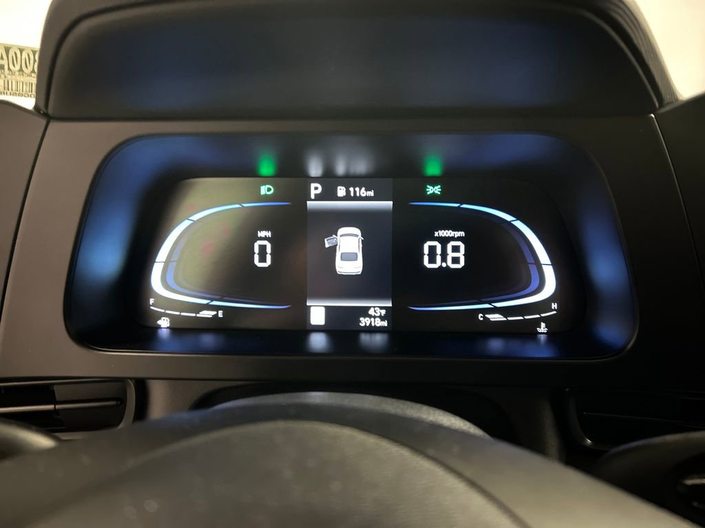 Used 2025 Hyundai Elantra Sport image 14