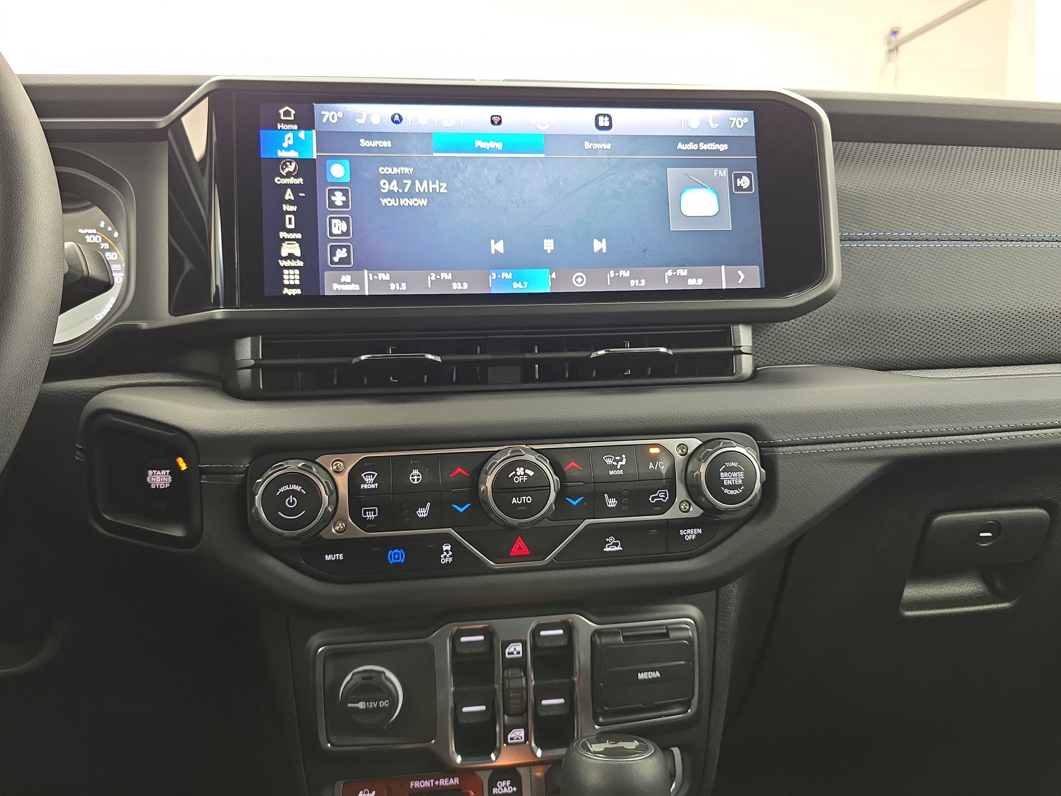 Used 2024 Jeep Wrangler Unlimited Rubicon 4xe w/ Technology Group image 19