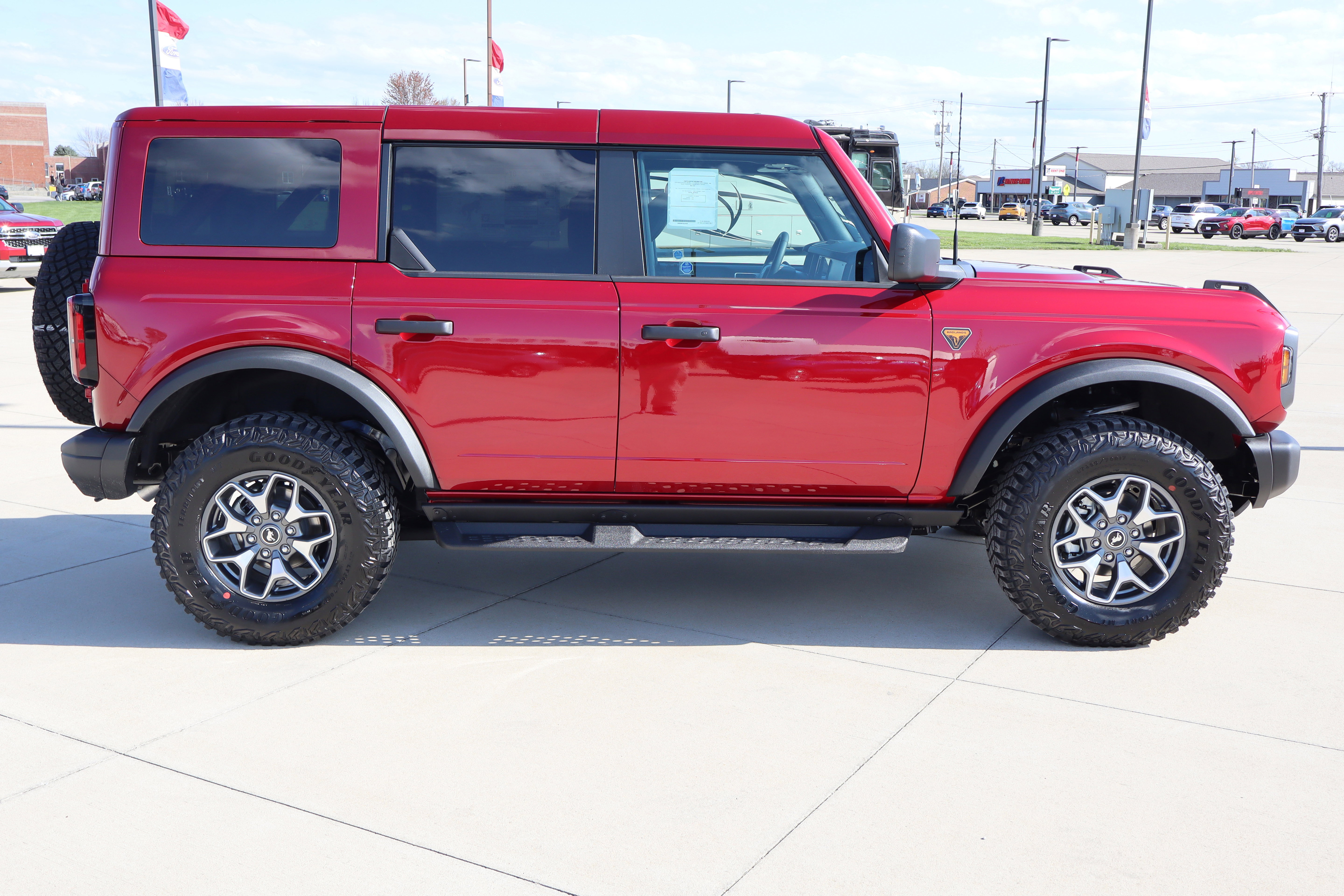 New 2025 Ford Bronco Badlands image 4