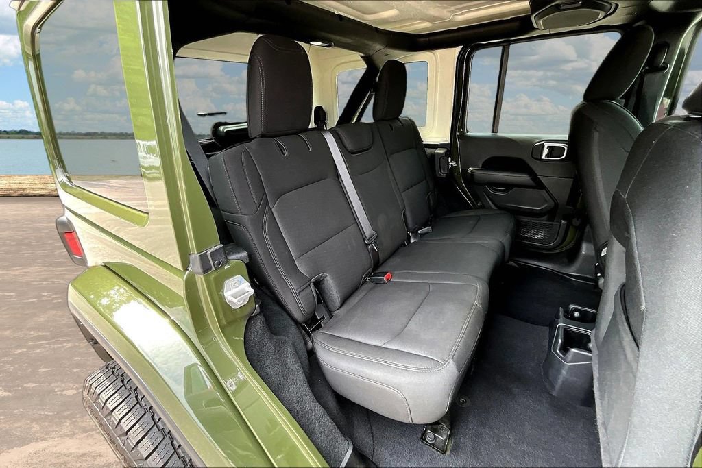 Used 2022 Jeep Wrangler Unlimited Sahara AWD/4WD image 26