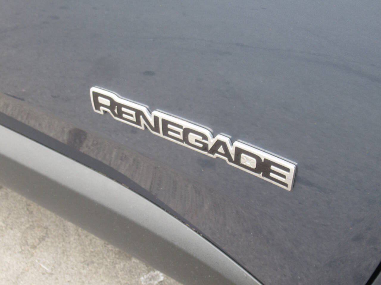Used 2023 Jeep Renegade Latitude w/ Premium Group AWD/4WD image 5