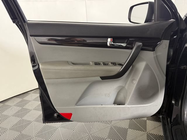Used 2013 Kia Sorento LX w/ Value Pkg FWD image 23
