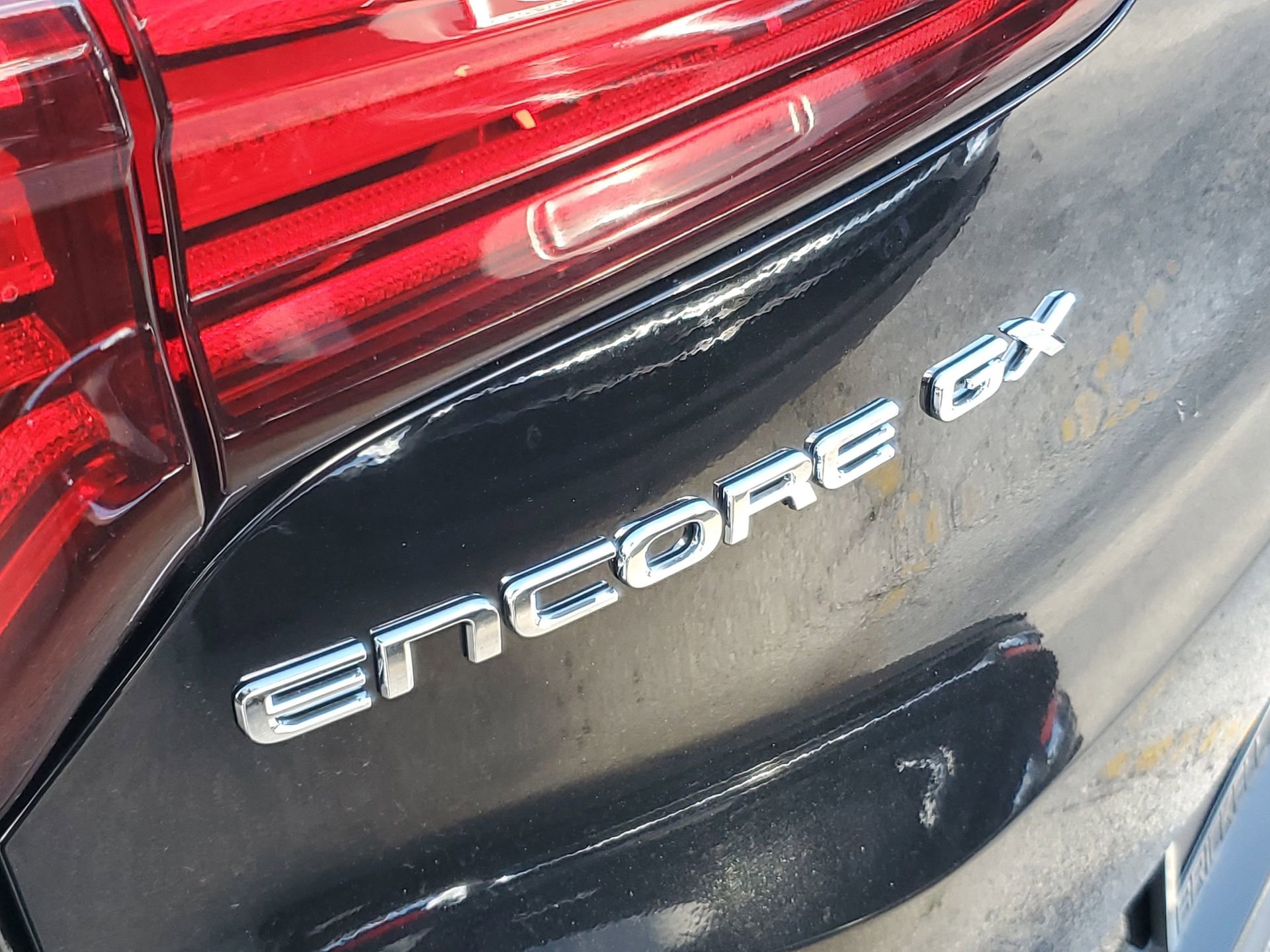 Used 2025 Buick Encore GX Sport Touring image 6