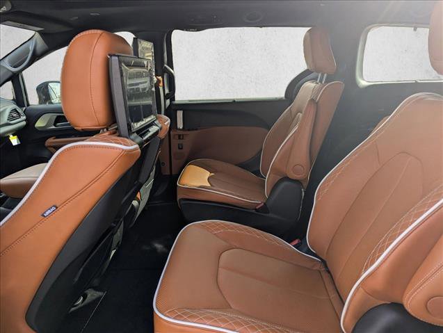 New 2026 Chrysler Pacifica Pinnacle image 16