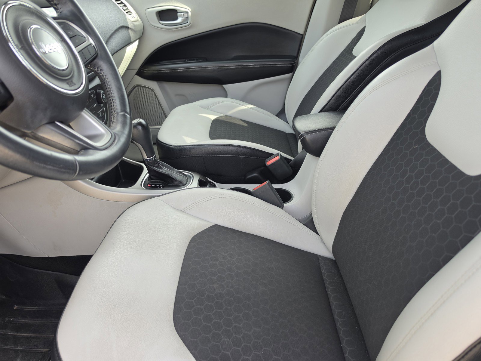 Used 2018 Jeep Compass Latitude w/ Popular Equipment Group image 11