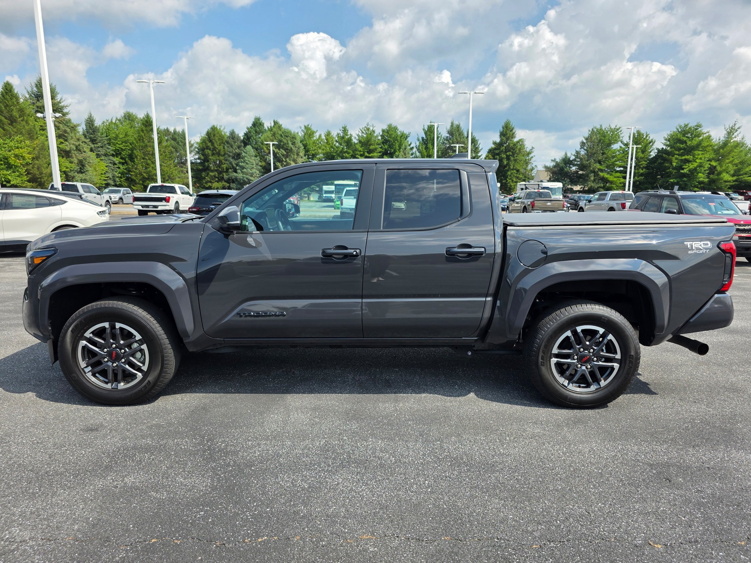 Used 2024 Toyota Tacoma 4x4 Double Cab image 2