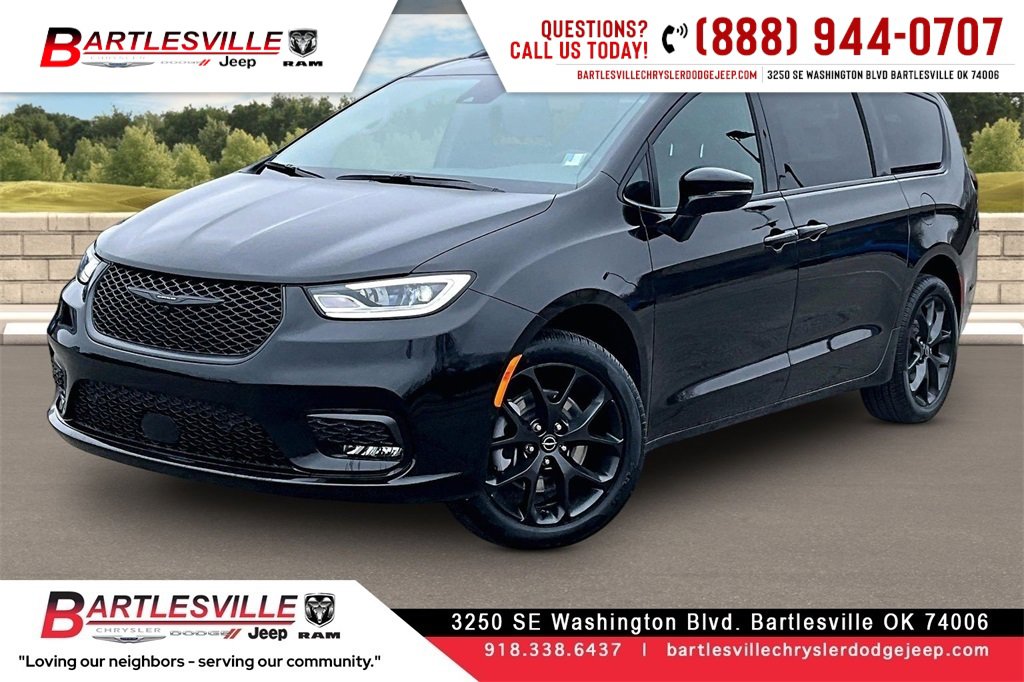 New 2026 Chrysler Pacifica Select