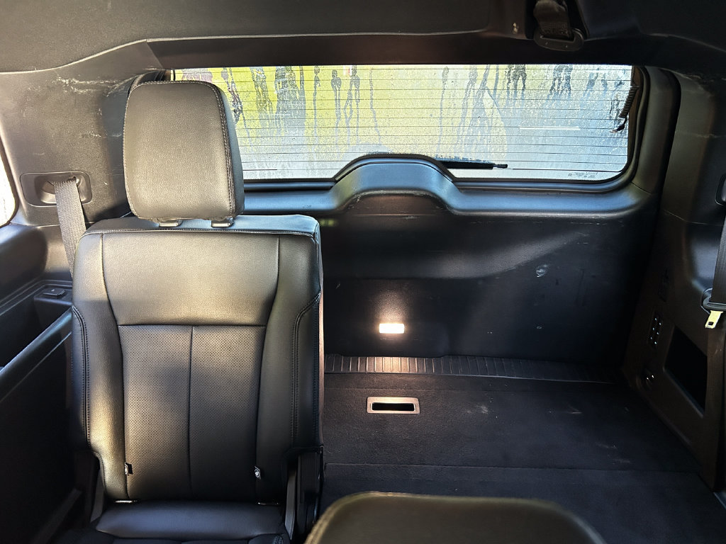 Used 2019 Ford Expedition XLT w/ Equipment Group 202A AWD/4WD image 11