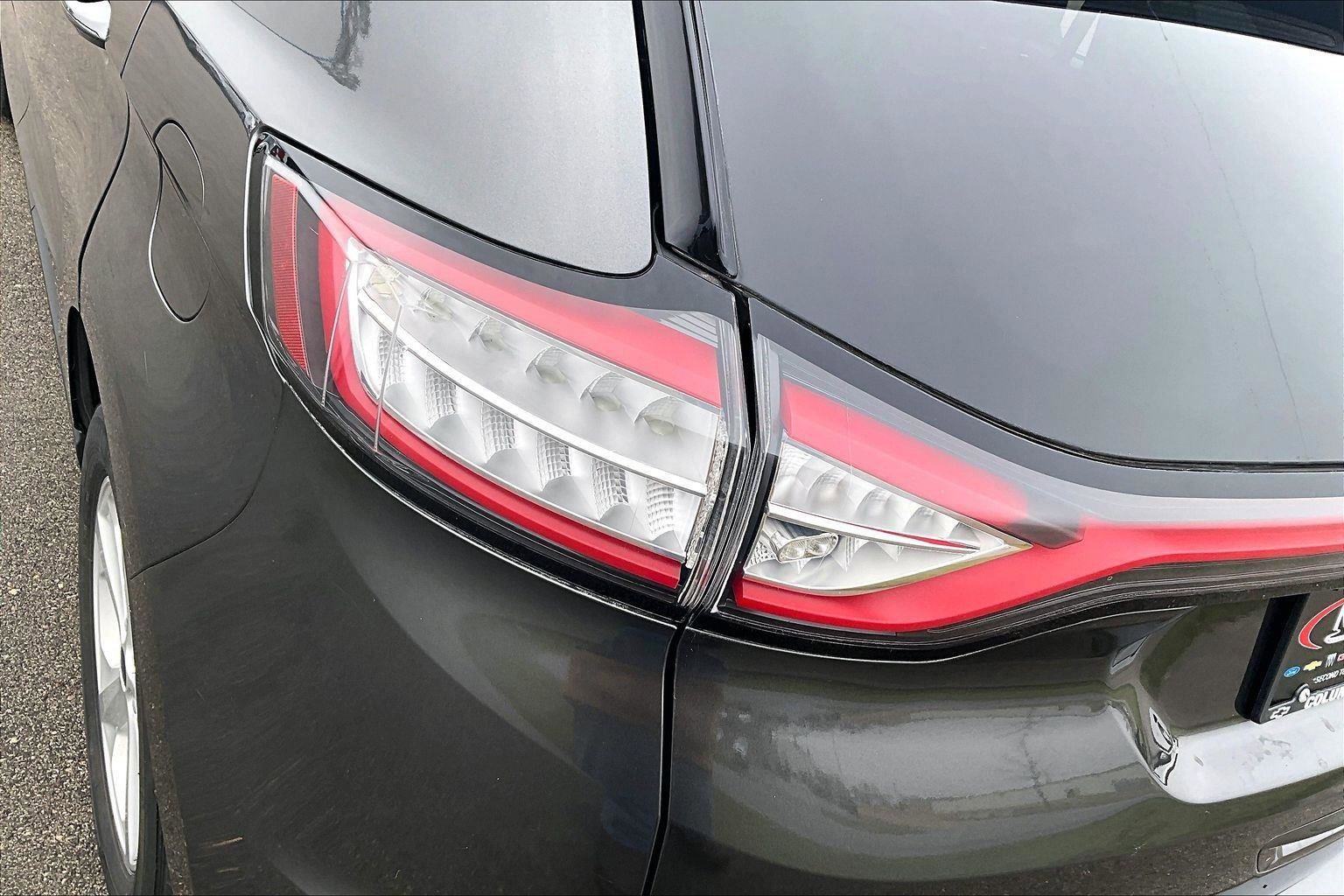 Used 2015 Ford Edge SE image 29