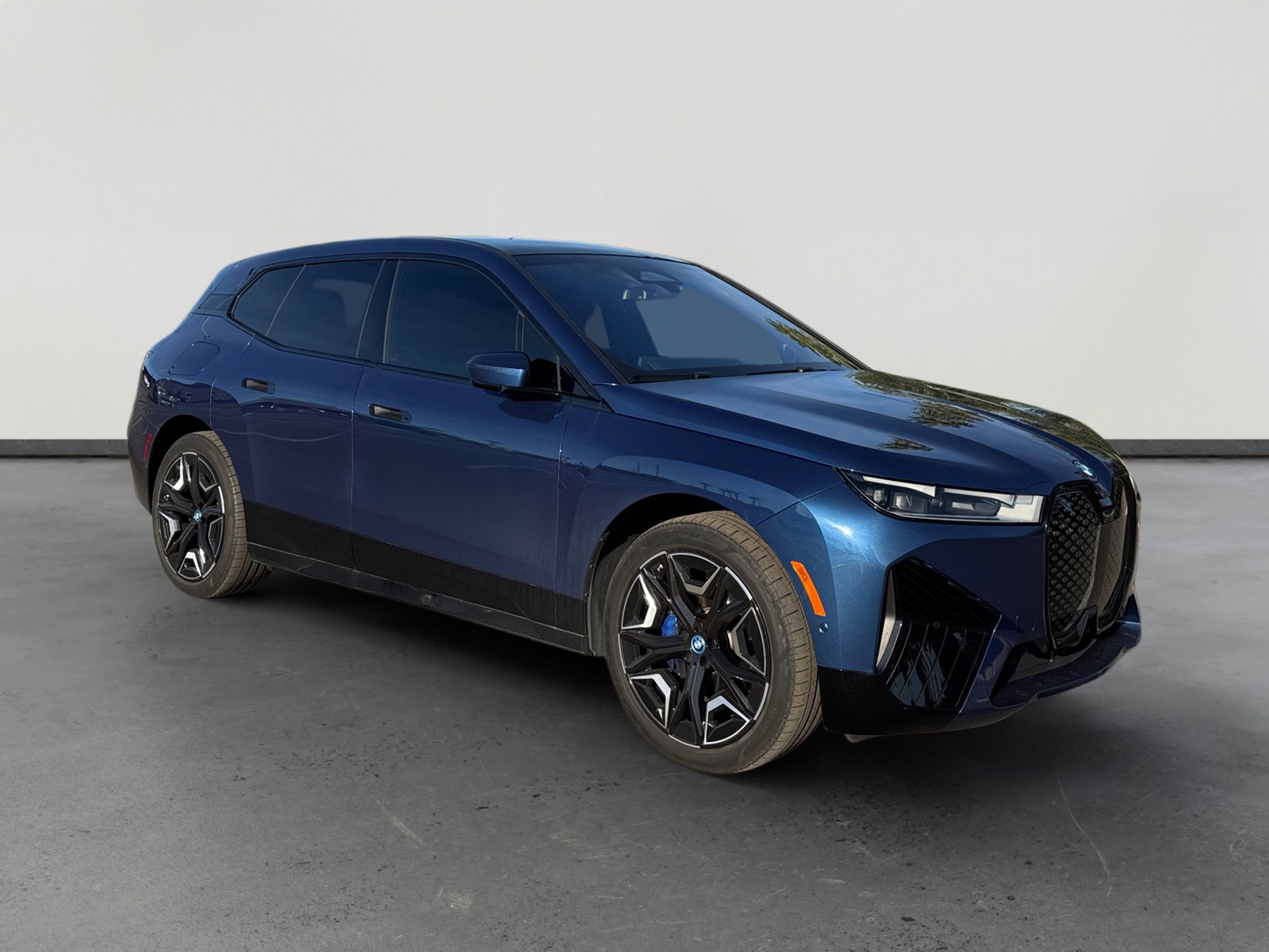 Used 2024 BMW iX xDrive50 w/ Premium Package image 7