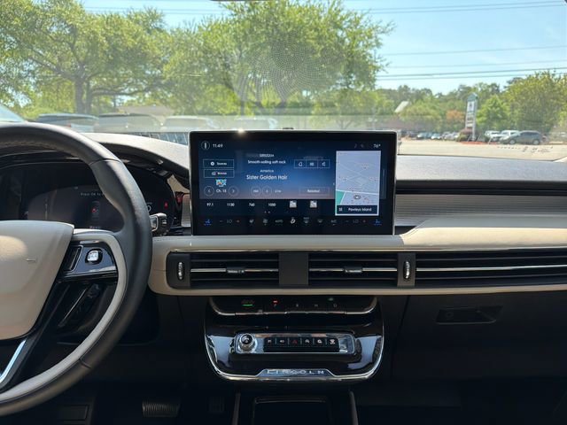 Used 2025 Lincoln Corsair AWD w/ Equipment Group 101A image 22