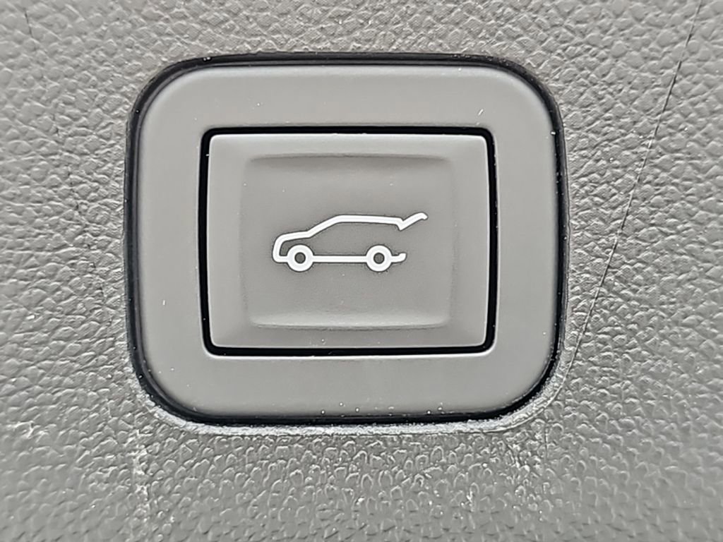 Certified 2025 GMC Yukon XL Denali image 12