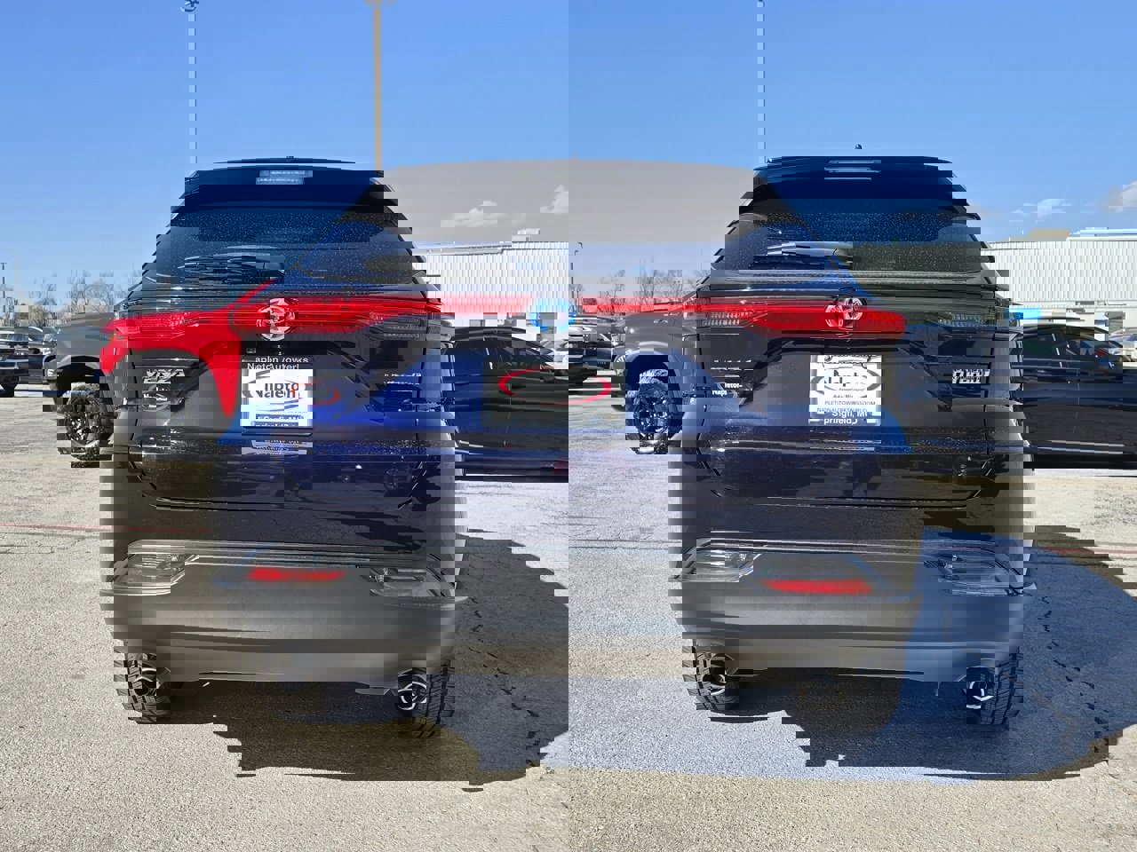 Used 2022 Toyota Venza LE image 5