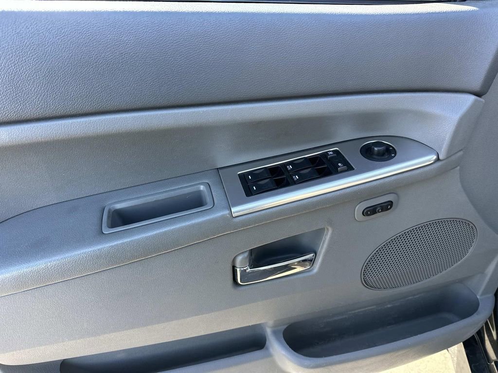 Used 2006 Jeep Grand Cherokee SRT8 w/ SRT Option Group I AWD/4WD image 16