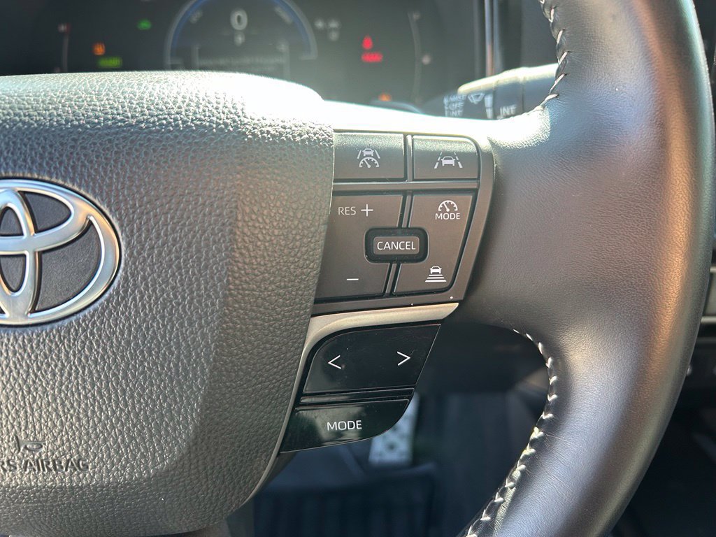 Used 2025 Toyota Camry SE AWD/4WD image 13