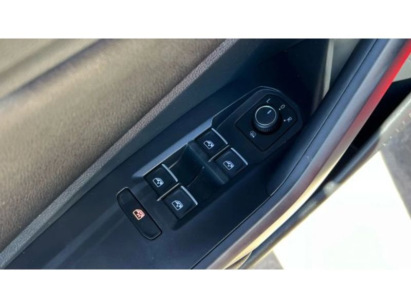 Used 2023 Volkswagen Jetta SE image 13