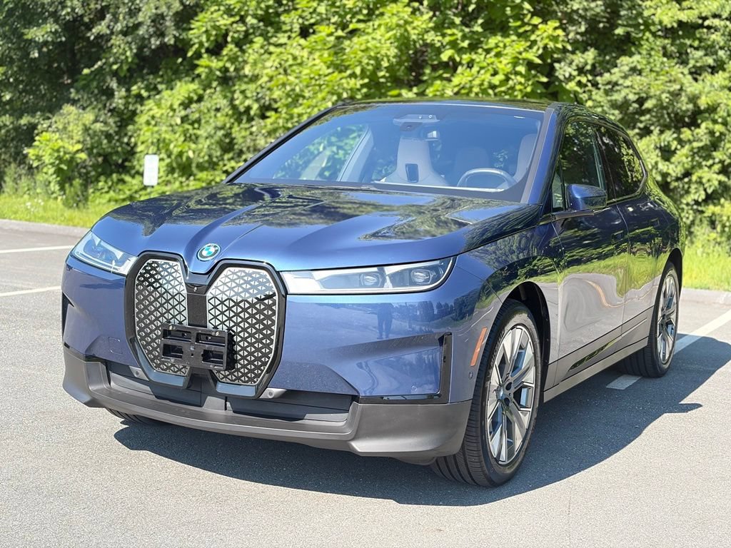 Used 2024 BMW iX xDrive50 w/ Premium Package AWD/4WD image 1