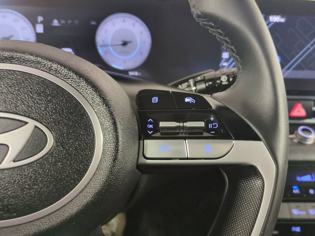 Used 2024 Hyundai Elantra SEL w/ Convenience Package image 32