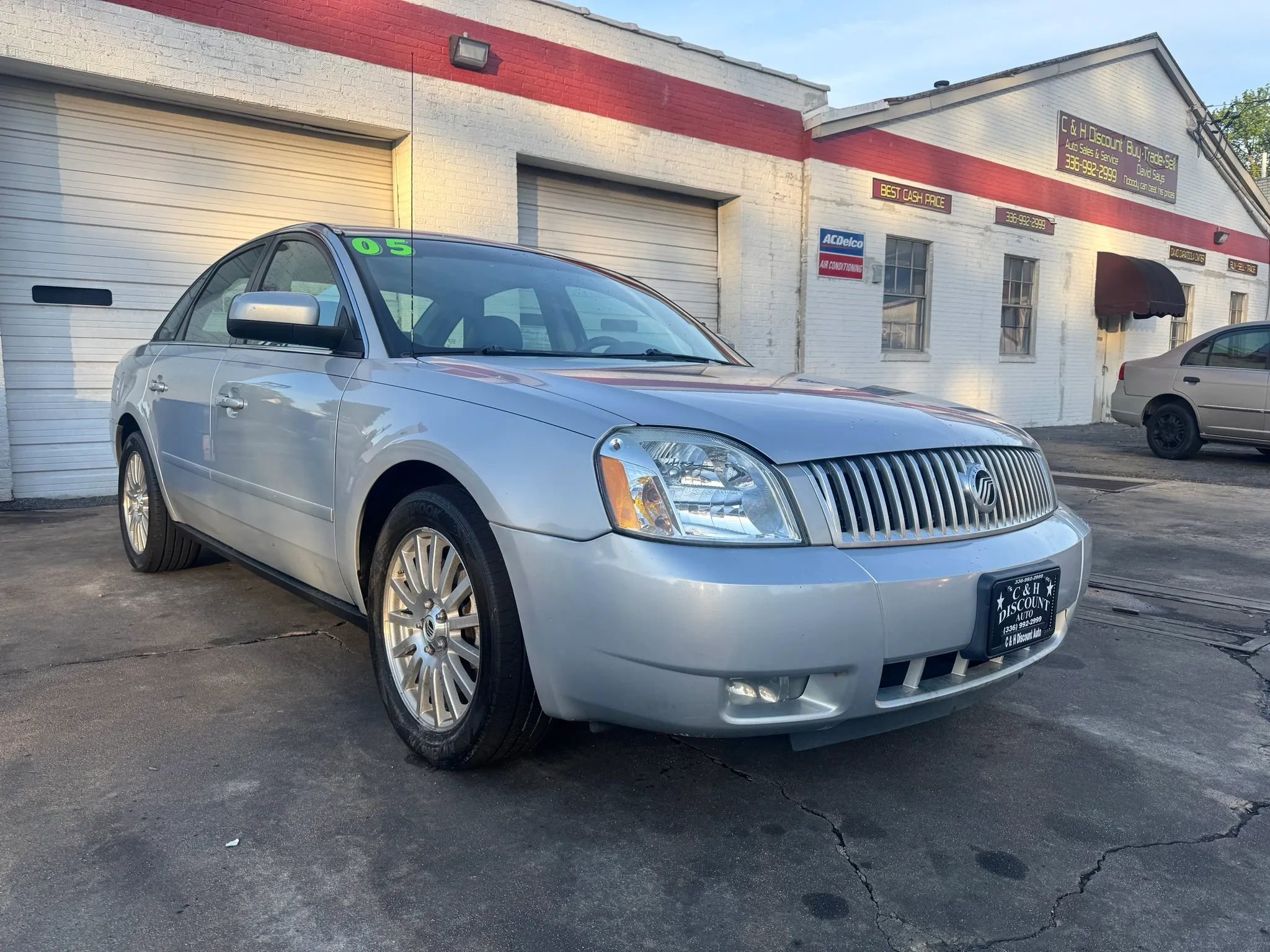 Used 2005 Mercury Montego Premier image 2