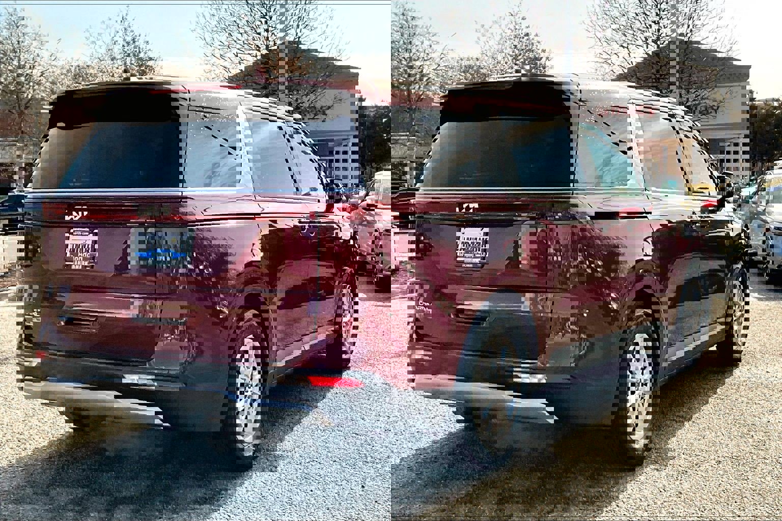 Used 2023 Kia Carnival LX image 2